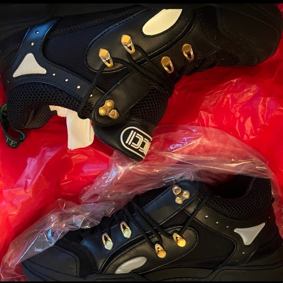 Gucci iconic flashtrek in black and gold. Size UK 10- runs US 10.5/11. - Picture 7 of 13